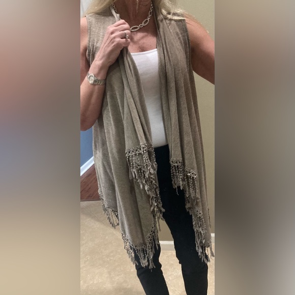 Inseparable fringe vest - Picture 5 of 5